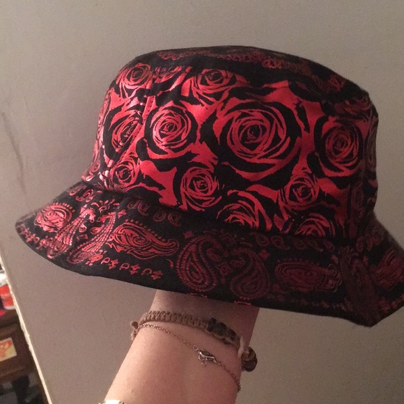 Accessories - Rose Pattern Carbon Elements Hat